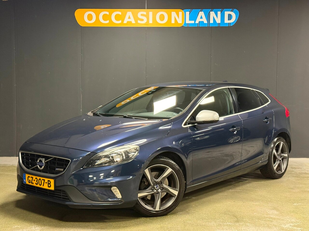 Volvo V40 - 1.6 T4 R-Design|TREKHAAK|CRUISE|BLUETOOTH|NAVI|17INCH| - AutoWereld.nl