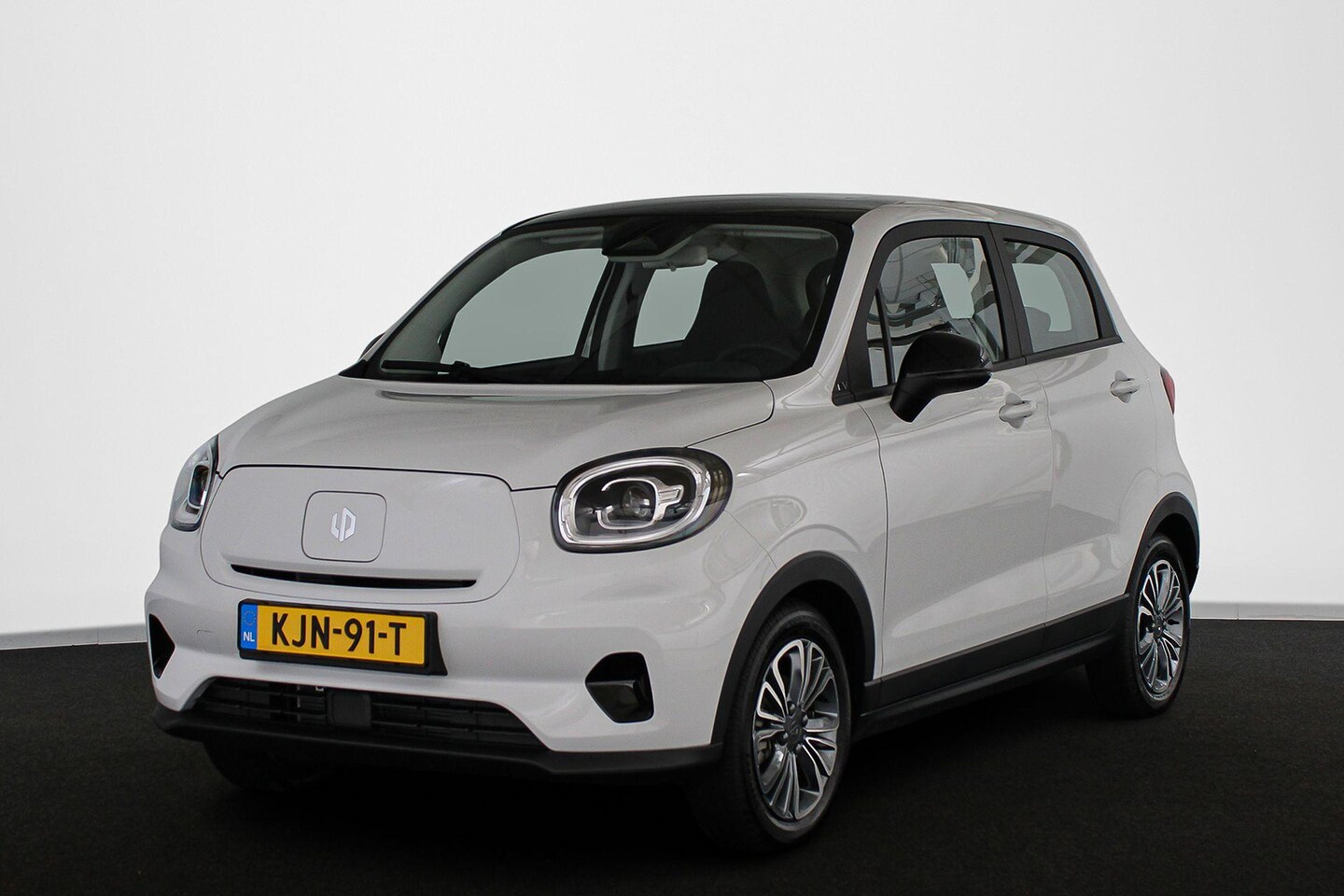 Leapmotor T03 - Design 37.3 kWh / Camera / Panoramdak / Navigatie - AutoWereld.nl