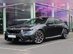 BMW M5 - 5 Serie Automaat / Trekhaak / M Drive Professional / Comfort Access / Adaptieve LED / Bowe