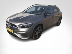 Mercedes-Benz GLA-Klasse - GLA 180 Automaat Business Solution AMG | Premium Plus Pakket | Nightpakket | Panoramadak |