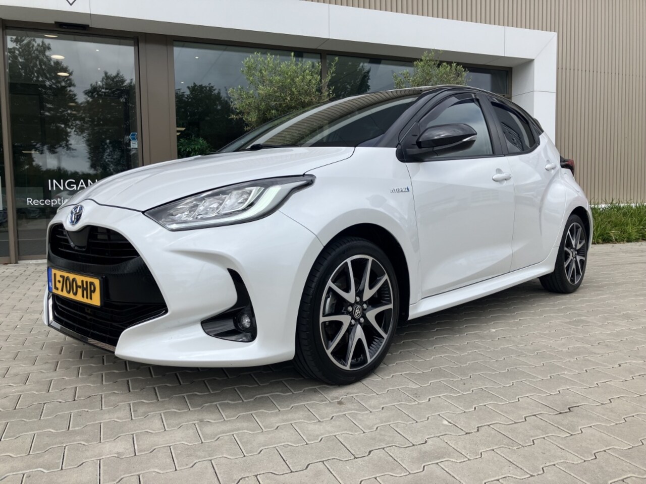 Toyota Yaris - 1.5 Hybride Selection | Bi-Tone | Apple Car-play | Stoelverw - AutoWereld.nl