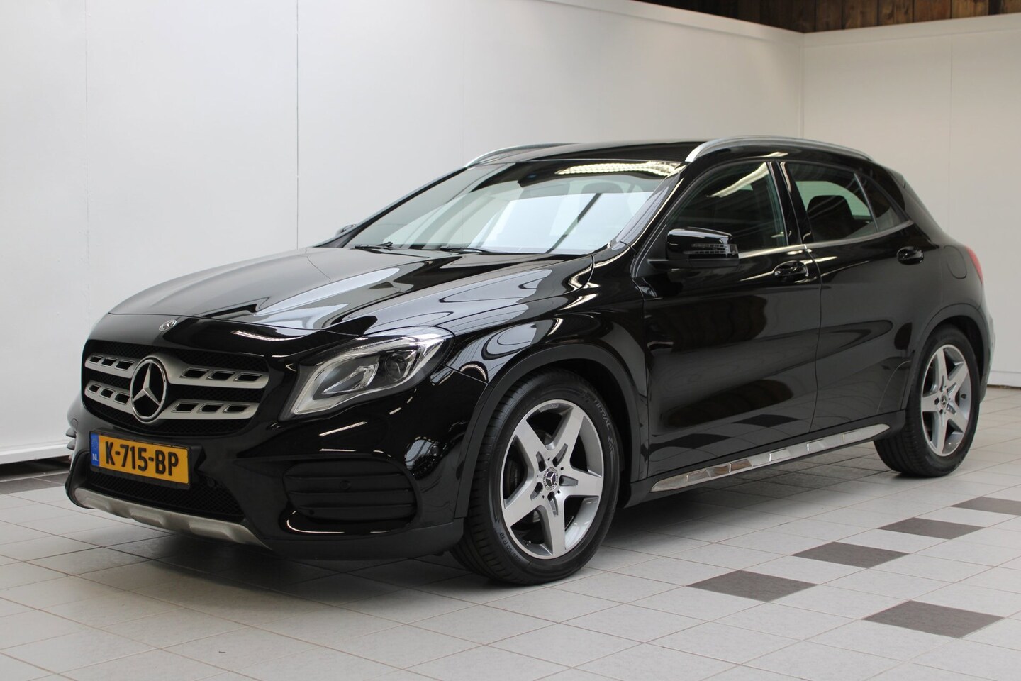 Mercedes-Benz GLA-Klasse - 180|AMG Line|Automaat|PDC|Stoelverwarming - AutoWereld.nl
