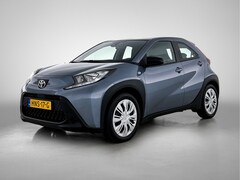 Toyota Aygo X - 1.0 VVT-i MT Play | BTW voertuig | Apple CarPlay/Android Auto | Airco | Achteruitrijcamera