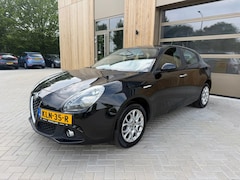Alfa Romeo Giulietta - 1.4 Turbo 5DRS|Airco|Parkeersensoren|Clima|Nieuwe APK