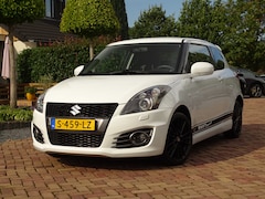 Suzuki Swift - 1.6 Sport | Carplay | All Black | Pearl White | Grootscherm