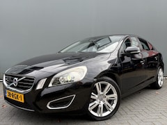 Volvo S60 - BWJ 2011 2.0T 203 PK Intro Edition AUTOMAAT | ADAPTIVE CRUISE | BLIS | VOL LEDER | STOELVE