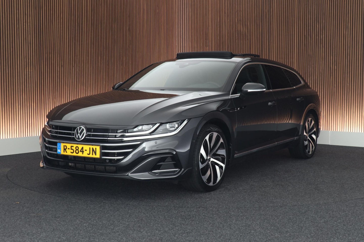 Volkswagen Arteon Shooting Brake - 1.4 TSI 245pk eHybrid R-Line Business+ Trekhaak 360Camera Leder Panoramadak LED Keyless St - AutoWereld.nl