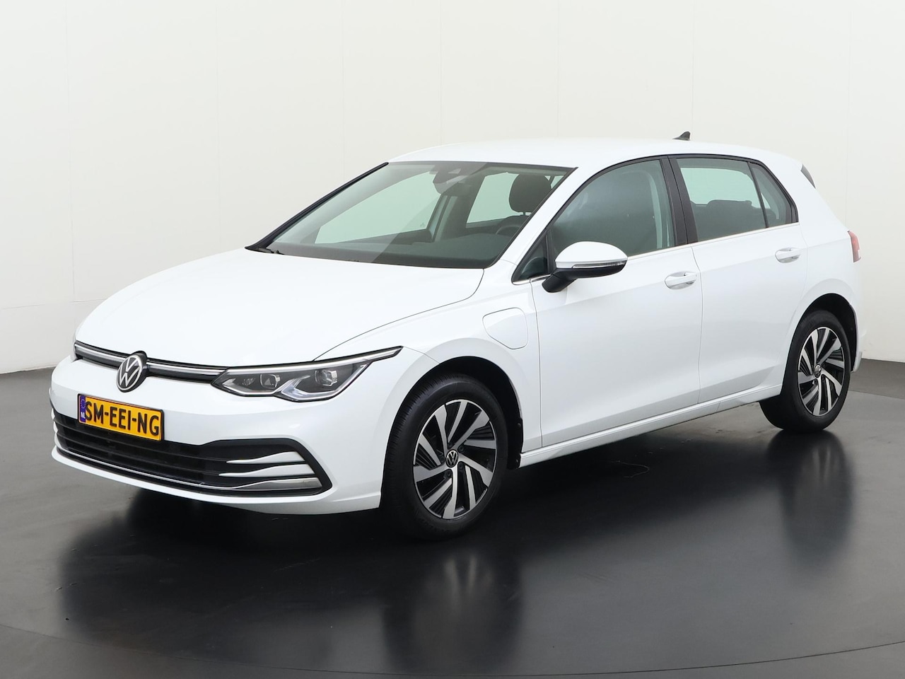 Volkswagen Golf - 1.4 eHybrid Style | Trekhaak | Camera | Stuurverwarming | Zondag Open! - AutoWereld.nl