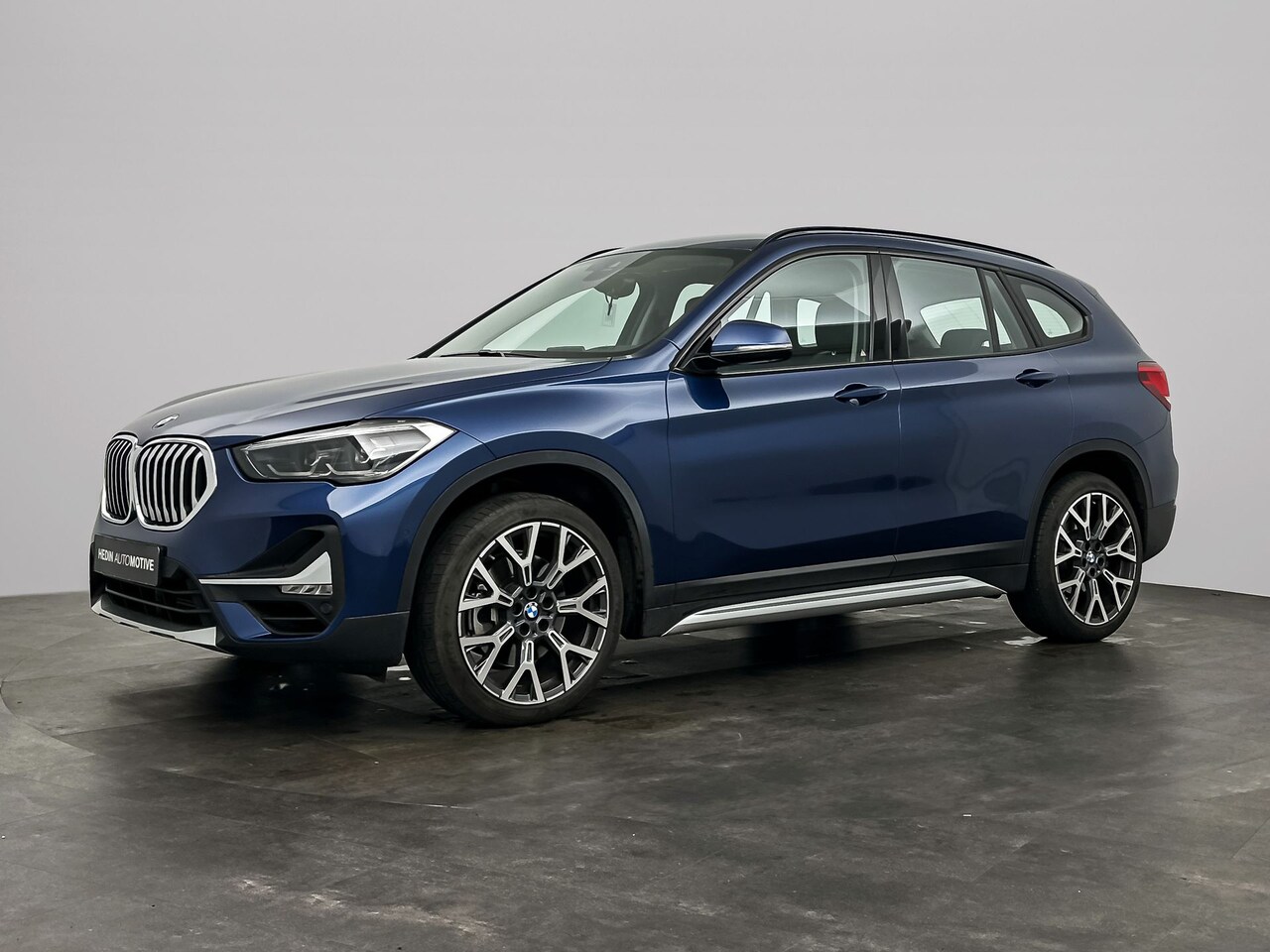 BMW X1 - sDrive20i High Executive | 19 inch | Head up | Stoelverwarming | Sportstoelen | Camera | - AutoWereld.nl