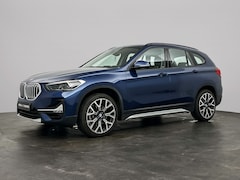 BMW X1 - sDrive20i High Executive | 19 inch | Head up | Stoelverwarming | Sportstoelen | Camera |