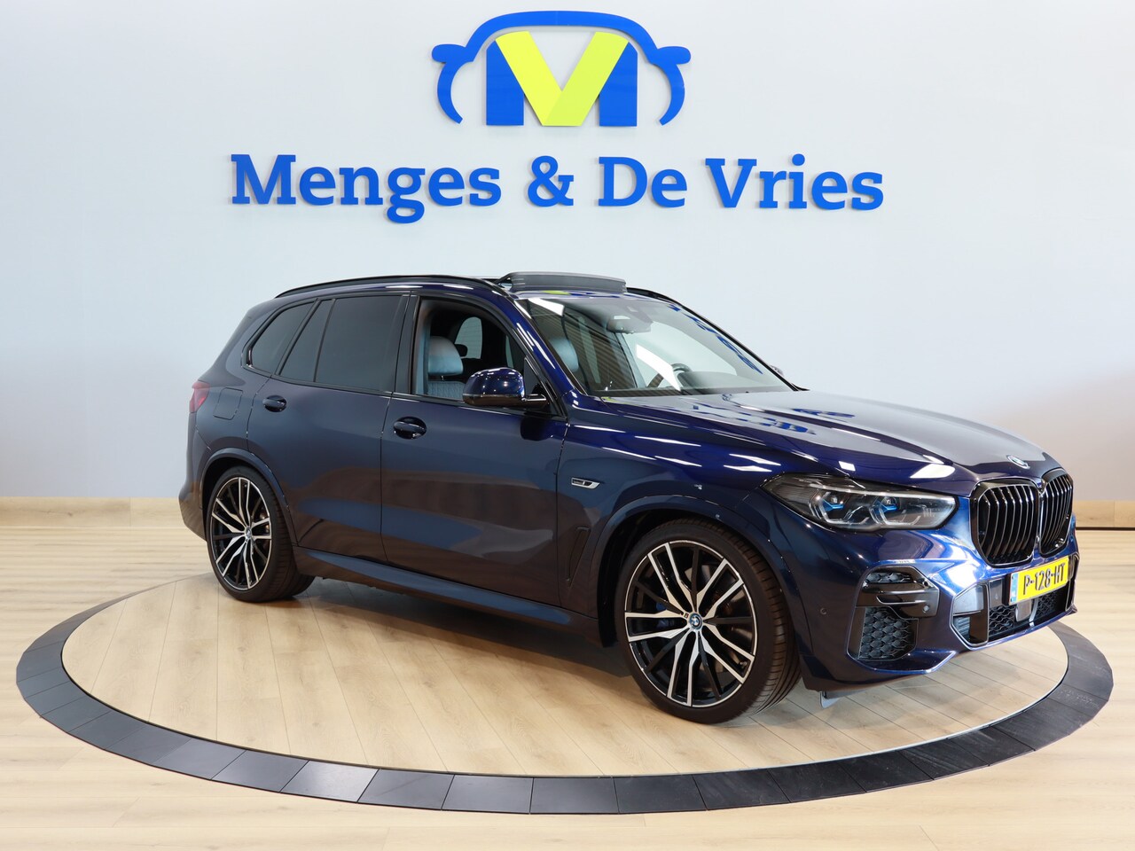 BMW X5 - xDrive45e High Executive M Sport Pakket Individual | Airco ECC | Panorama | Alcantara heme - AutoWereld.nl