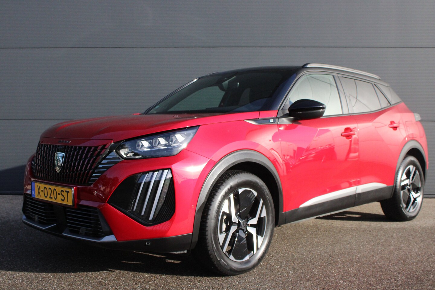 Peugeot e-2008 - EV GT 54 kWh SOH 93.81%| Fase 3 laden | Luxe stoelen | Massage | Navigatie | Camera voor + - AutoWereld.nl