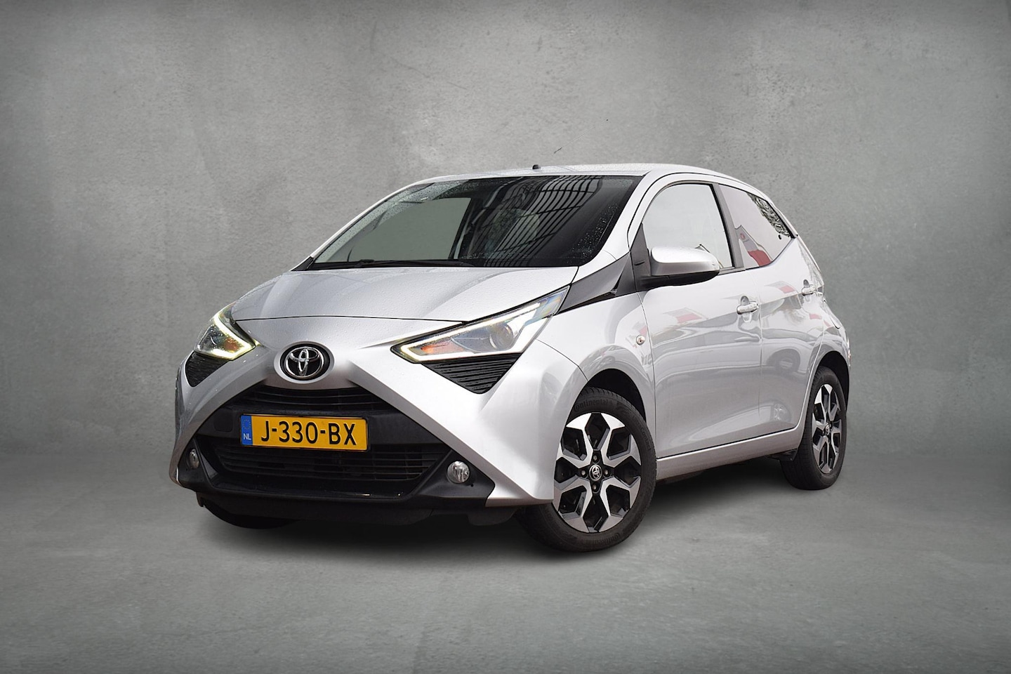 Toyota Aygo - 1.0 VVT-i x-joy | Apple CarPlay | Camera | Cruise | Climate - AutoWereld.nl