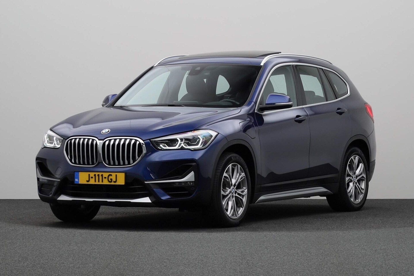 BMW X1 - xDrive25e eDrive Edition | xLine | Head Up | Stoelverwarming | HiFi | Schuif-/ Panoramadak - AutoWereld.nl