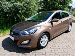 Hyundai i30 - 1.6 GDi 135pk Automaat 2e eig. Airco Cruise Trekhaak 1300kg. PDC