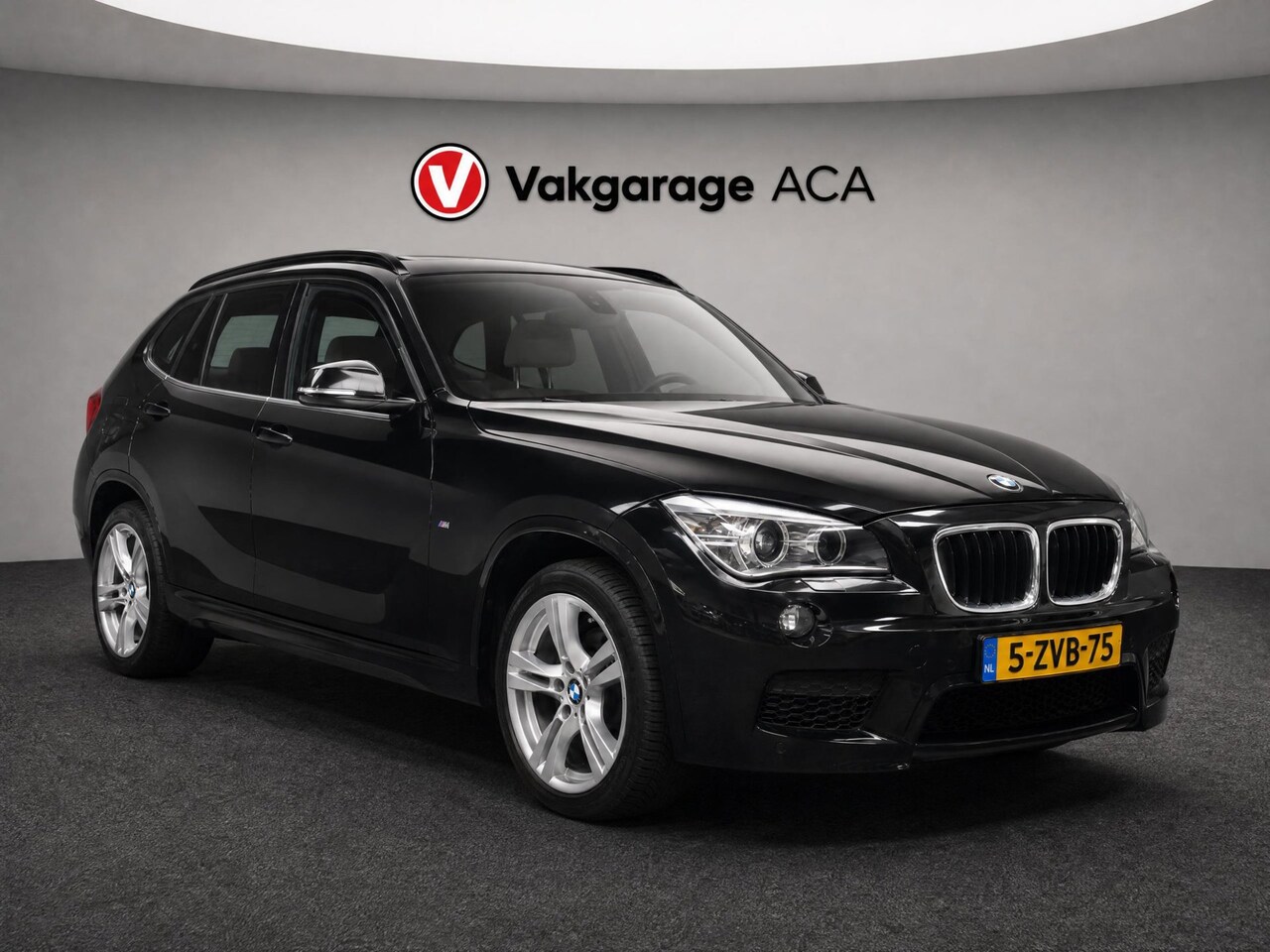BMW X1 - SDrive20i High Executive // PANO // NAVI // LEDER // M-PAKKET // TREKHAAK // - AutoWereld.nl