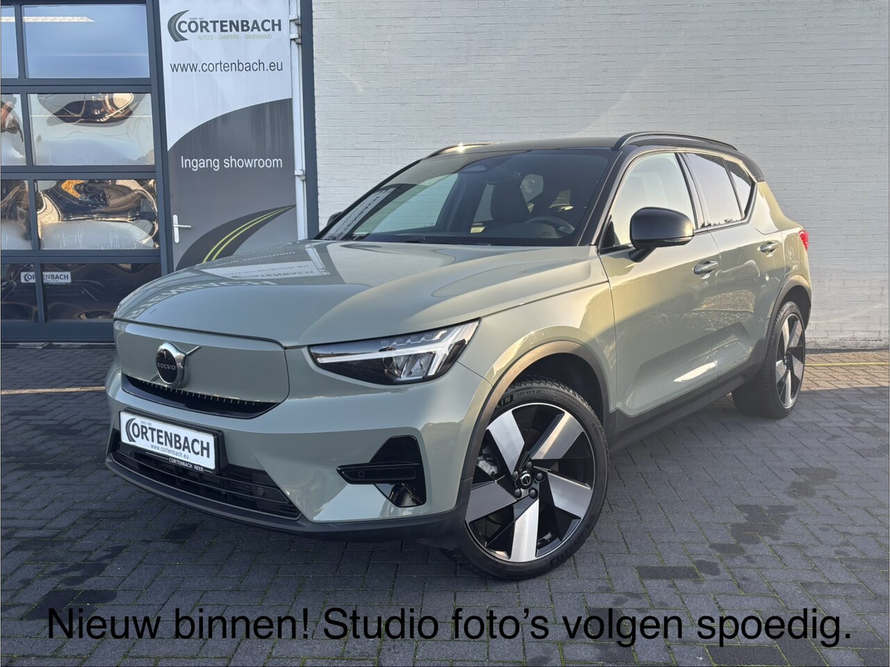 Volvo XC40 - Recharge Twin Plus 82 kWh | Zwenkbare trekhaak | Adaptieve cruise | Blis | Sage Green Meta - AutoWereld.nl