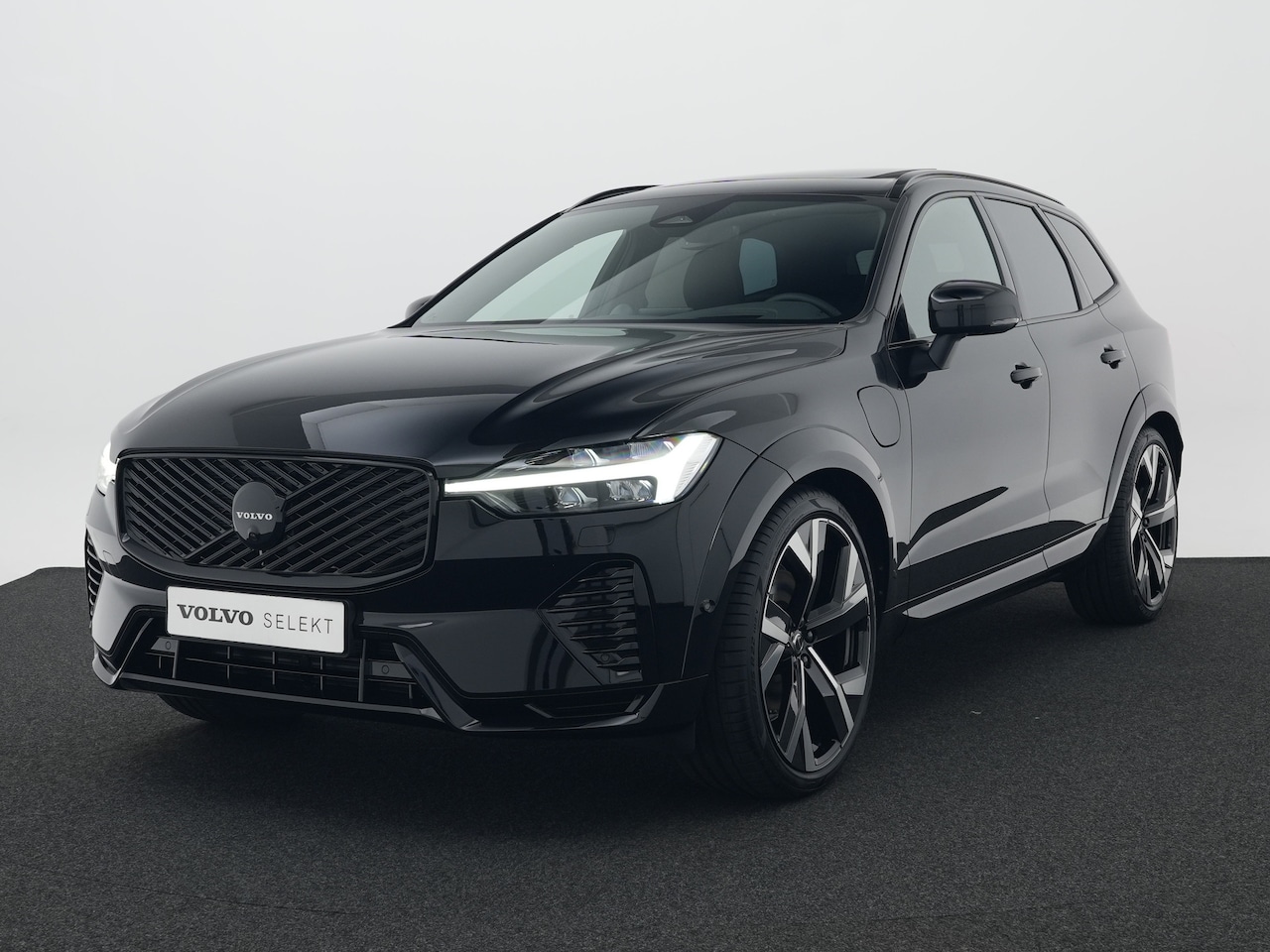 Volvo XC60 - T8 Ultra Black Edition Executive | Luchtvering | Bowers & Wilkins | Massage | Ventilatie | - AutoWereld.nl