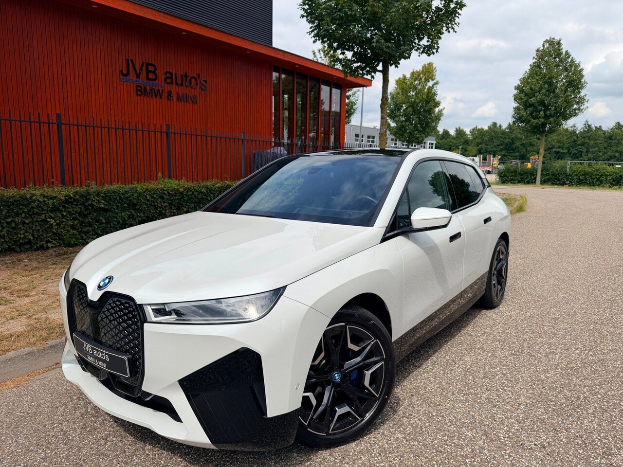 BMW iX - xDrive50 XDrive50, 112 kWh, Sportpakket, trekhaak, H&K, Pano, leder - AutoWereld.nl