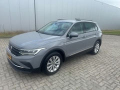 Volkswagen Tiguan - 1.5 TSI Life , Achteruitrijcamera, Stoel en stuurverwarming
