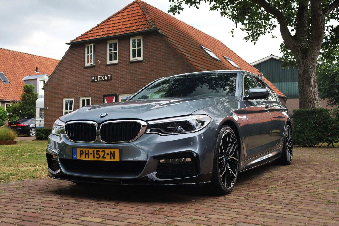 BMW 5-serie - 540i High Executive Aut. | M-Sportpakket | 20 Inch | Sportuitlaat | Orig. NL | Full Led | - AutoWereld.nl