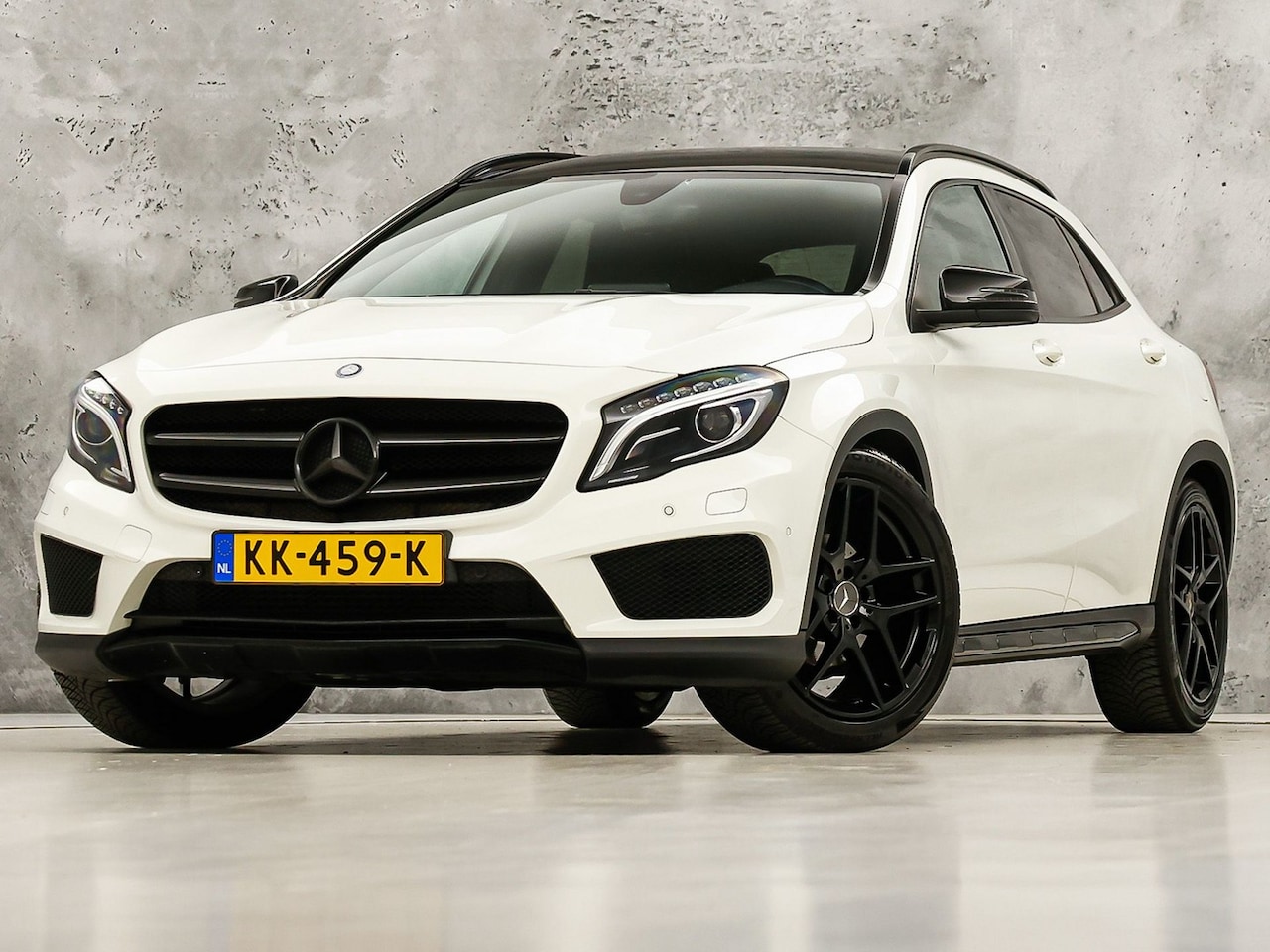 Mercedes-Benz GLA-Klasse - 180 AMG Night Edition Plus Automaat (GROOT NAVI, LEDER/ALCANTARA, GETINT GLAS, SPORTSTOELE - AutoWereld.nl