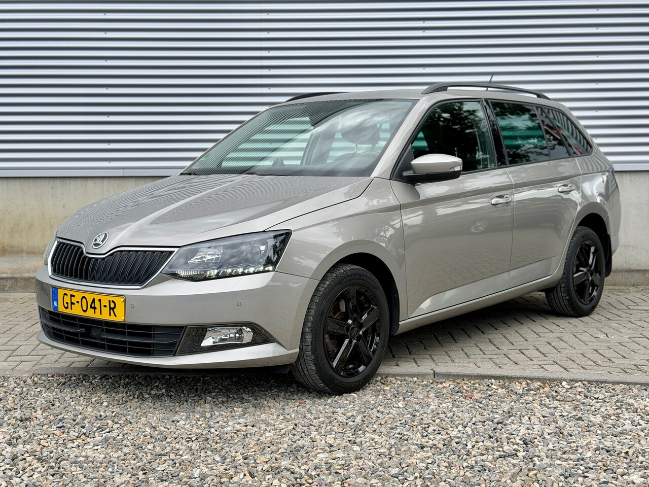 Skoda Fabia Combi - 1.2 TSI First Edition Style Automaat [ ecc,cruise,pdc,lmv,trekhaak ] - AutoWereld.nl