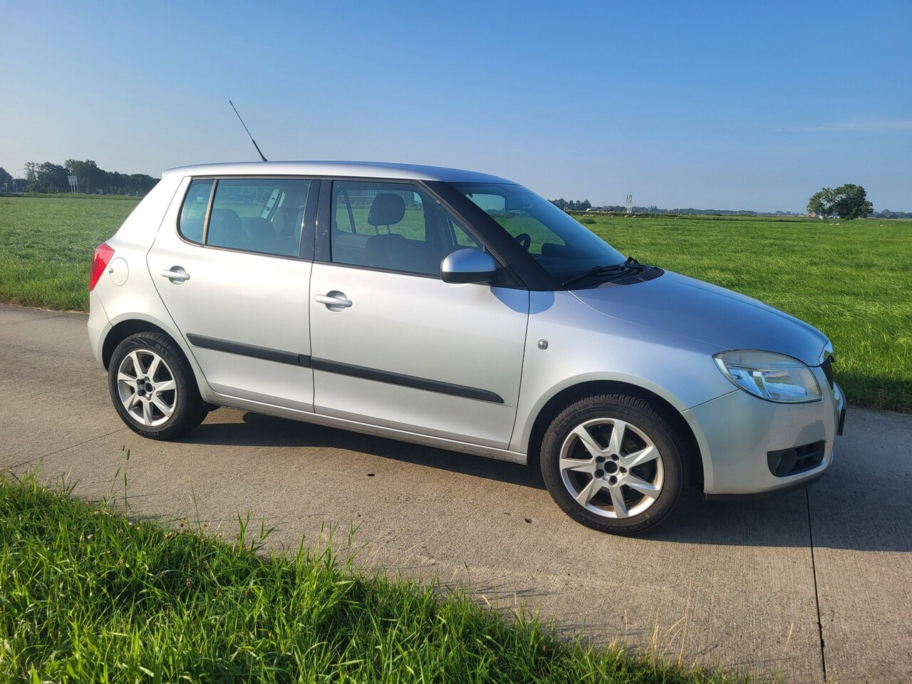 Skoda Fabia - 1.2-12V Ambiente 5drs nieuwe APK 17-05-2027 - AutoWereld.nl