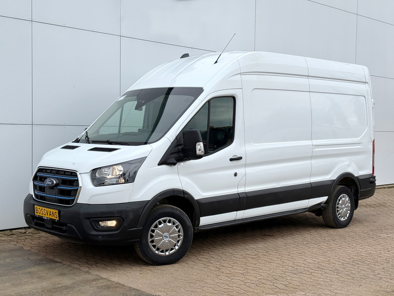Ford E-Transit - 68kWh 184PK L2H2 317km WLTP 96,8% (SOH) BEV Snelladen Cruise control Climate control Carpl - AutoWereld.nl