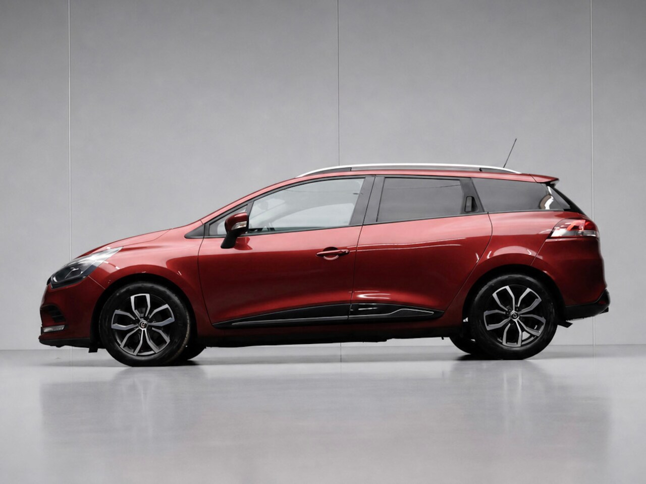 Renault Clio Estate - 1.5 dCi Ecoleader Zen Sport (NAVI,CLIMATE,CRUISE,ELEKTRISCH PAKKET,BLACK/RED EDITION,SPORT - AutoWereld.nl