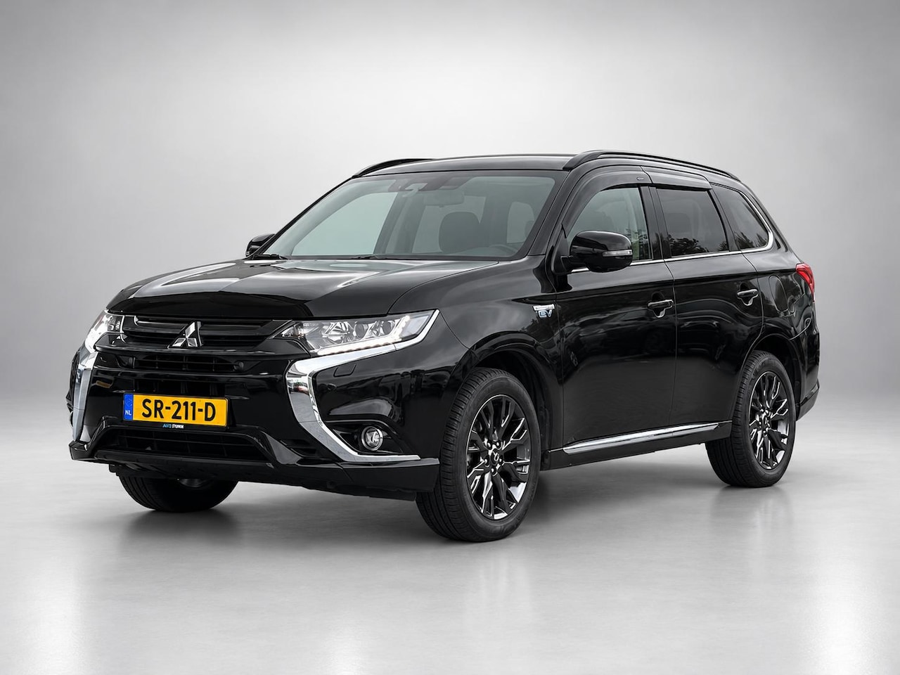 Mitsubishi Outlander - 2.0 PHEV S-Edition Afneembare trekhaak! - AutoWereld.nl