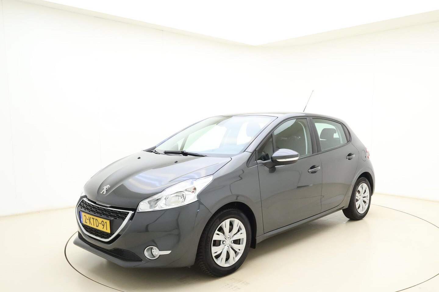 Peugeot 208 - 1.2 VTi Envy 81pk | 5 Deurs | Navigatie | Climate Control | Parkeersensoren Achter | Cruis - AutoWereld.nl