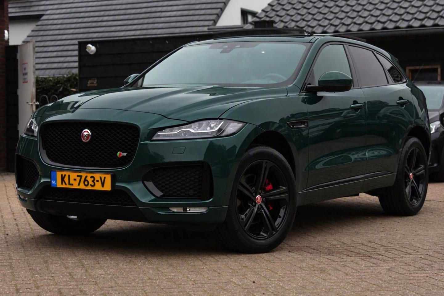 Jaguar F-Pace - 3.0 S/C S Sport First Edition AWD - 1e eig / pano / cruise / elek verw stoelen / V6! - AutoWereld.nl