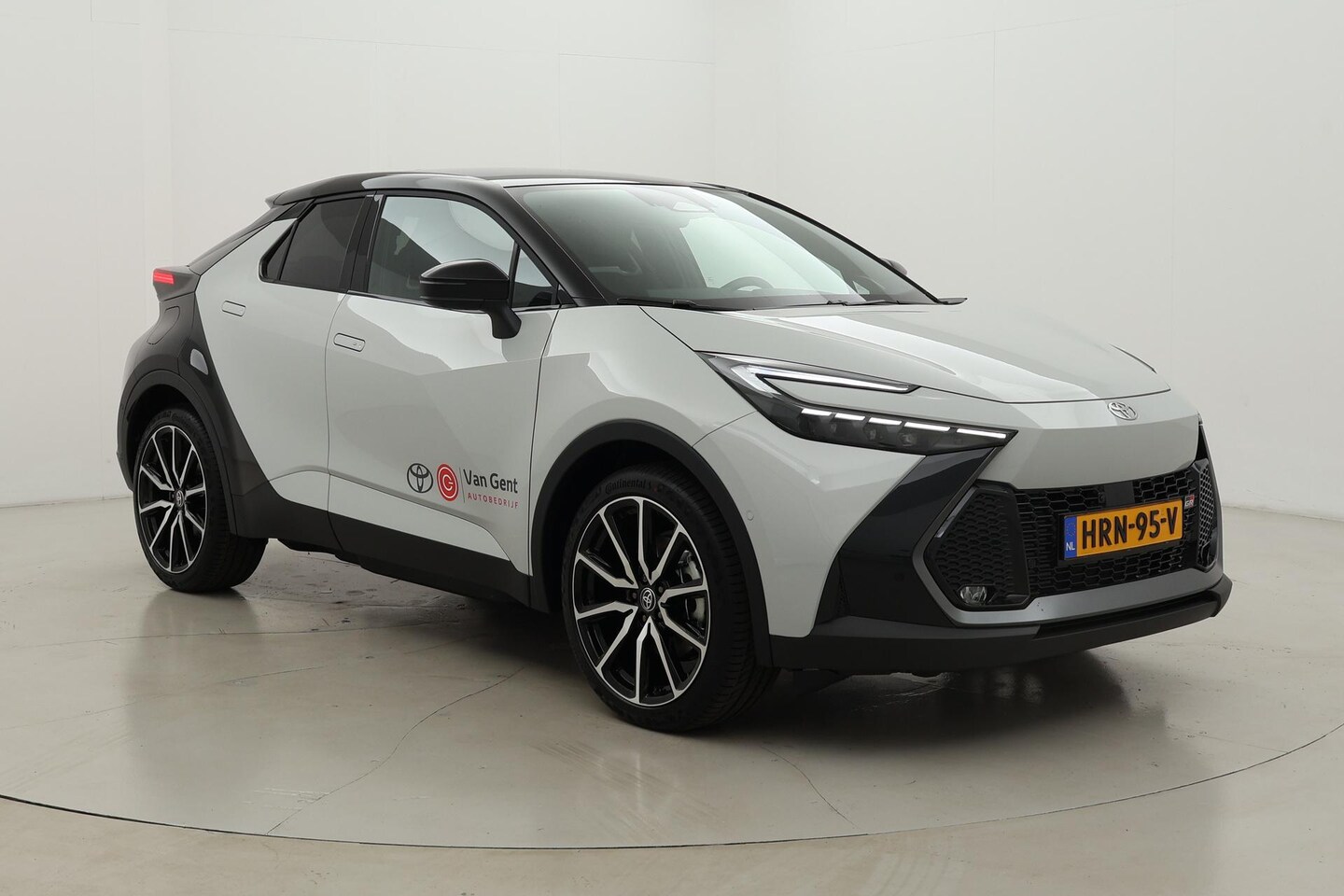Toyota C-HR - 2.0 Plug-in Hybrid 220 GR SPORT Premium | Panoramadak | Apple Carplay / Android Auto | 360 - AutoWereld.nl
