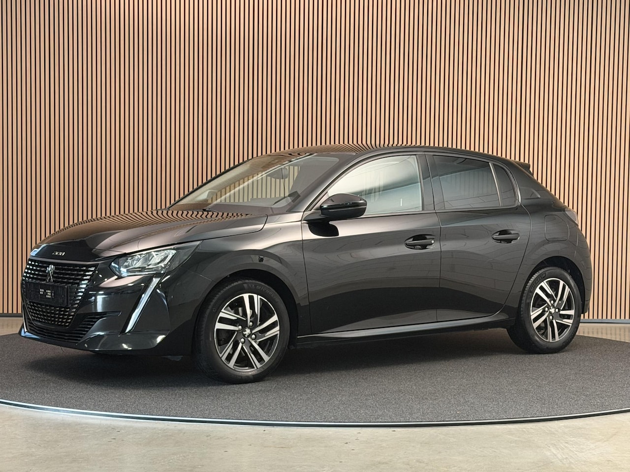 Peugeot 208 - 1.2 PureTech 100PK Allure Pack | Carplay | Camera | Stoelverw. | Incl. garantie - AutoWereld.nl