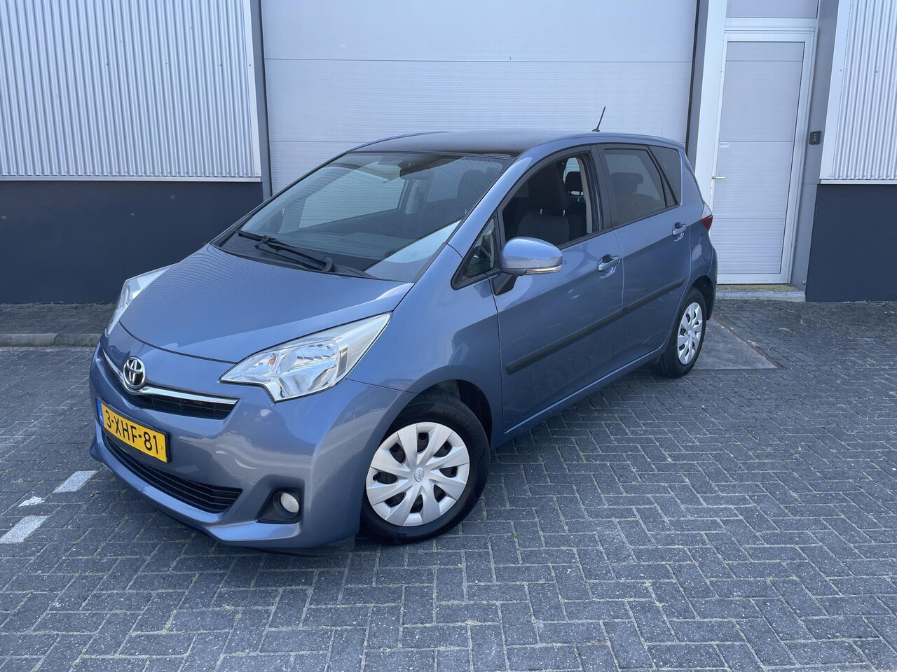 Toyota Verso S - 1.3 VVT-i Aspiration 1.3 VVT-i Aspiration , Panoramadak, All season banden - AutoWereld.nl
