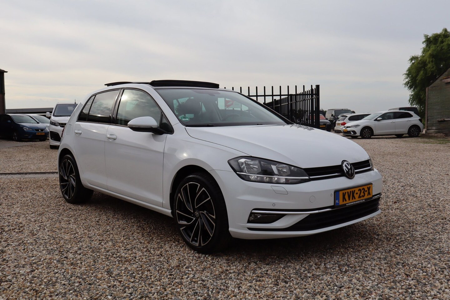 Volkswagen Golf - 1.0 TSI Comfortline PANO KEYLESS APP CONNECT - AutoWereld.nl