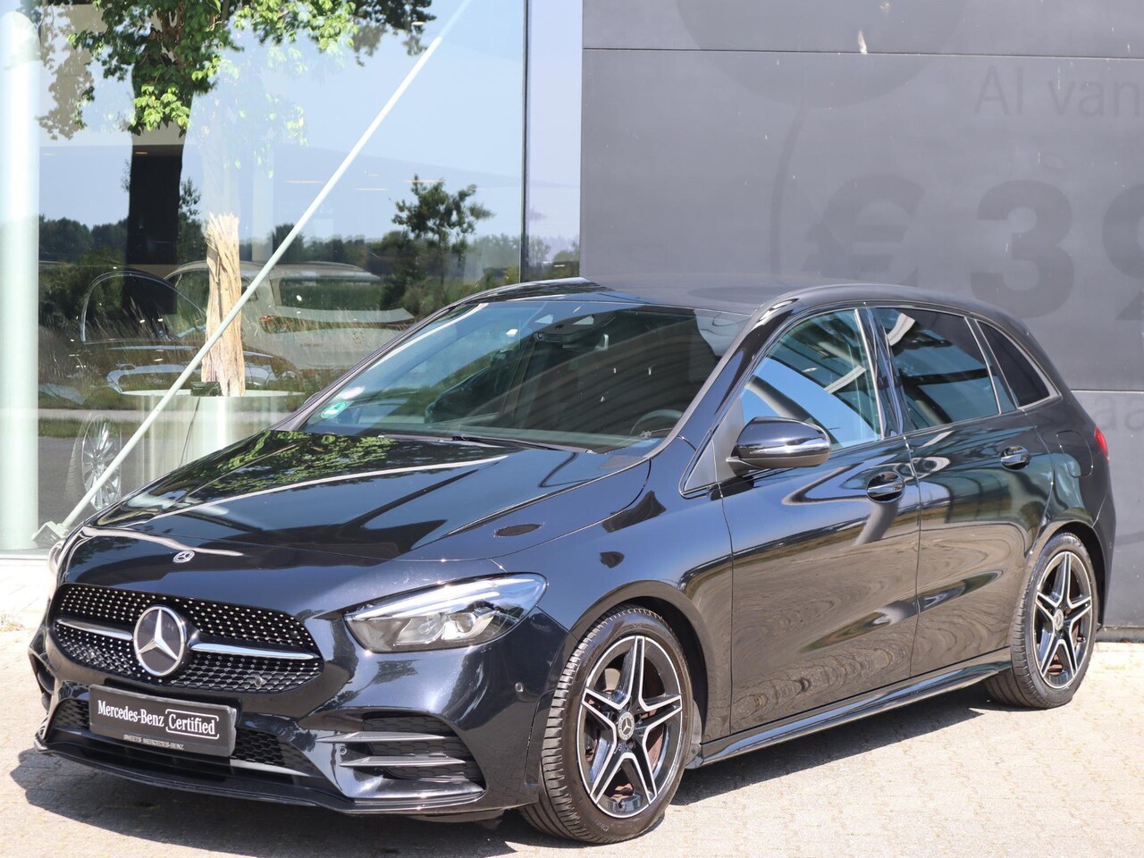 Mercedes-Benz B-klasse - 180 Business Solution AMG l Stoelverwarming l Ambiente verlichting l Achteruitrij camera - AutoWereld.nl