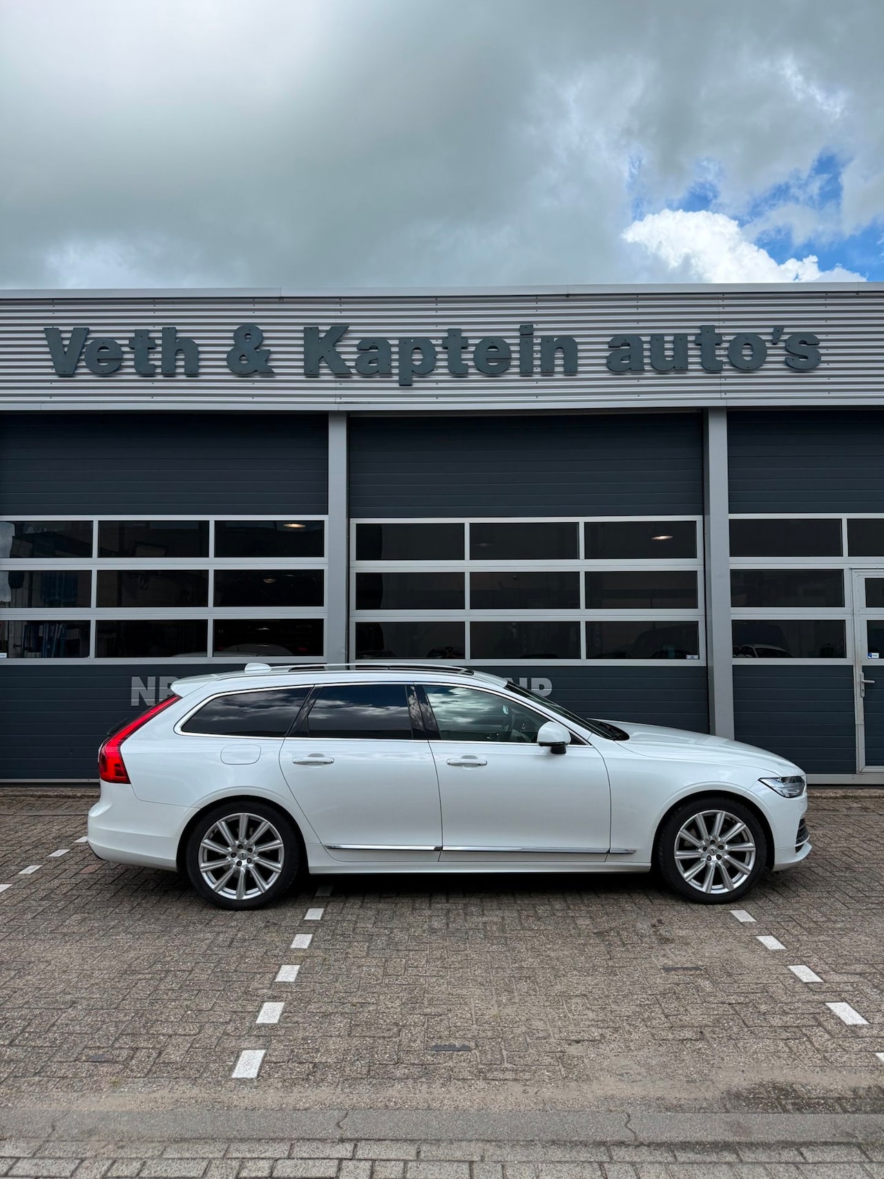 Volvo V90 - 2.0 T8 AWD - AutoWereld.nl