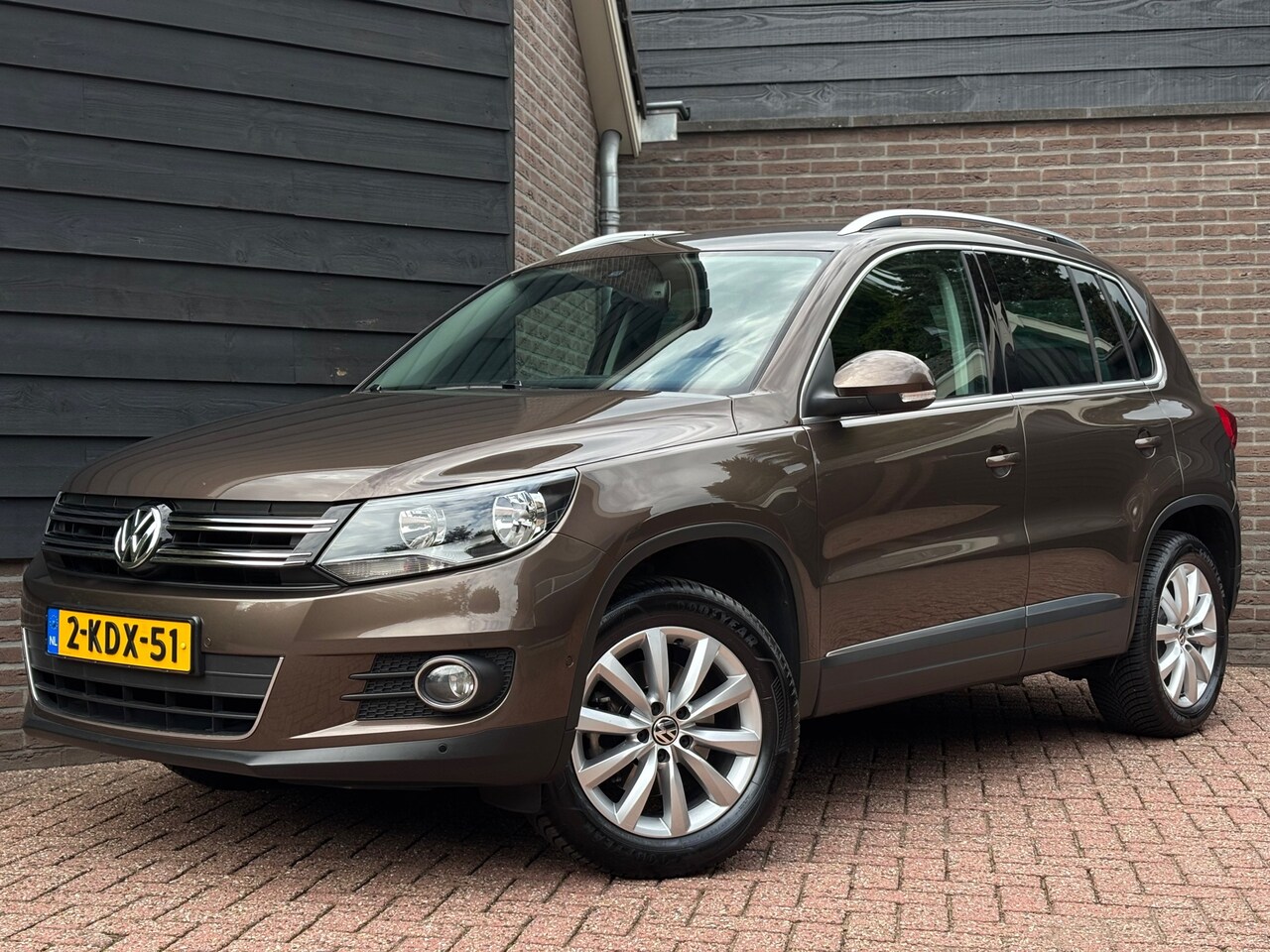Volkswagen Tiguan - 1.4 TSI Sport&Style | Navi | PDC | Cruise | Eerste eigenaar - AutoWereld.nl