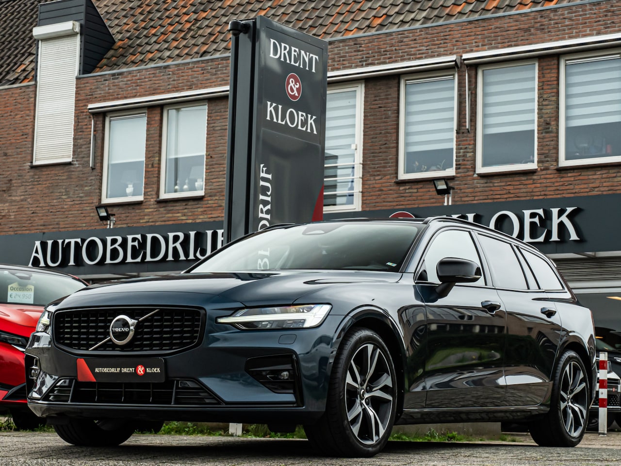 Volvo V60 - 2.0 B4 Plus Dark R-Design CAMERA MEMORY STOEL ACC ORREFORS - AutoWereld.nl