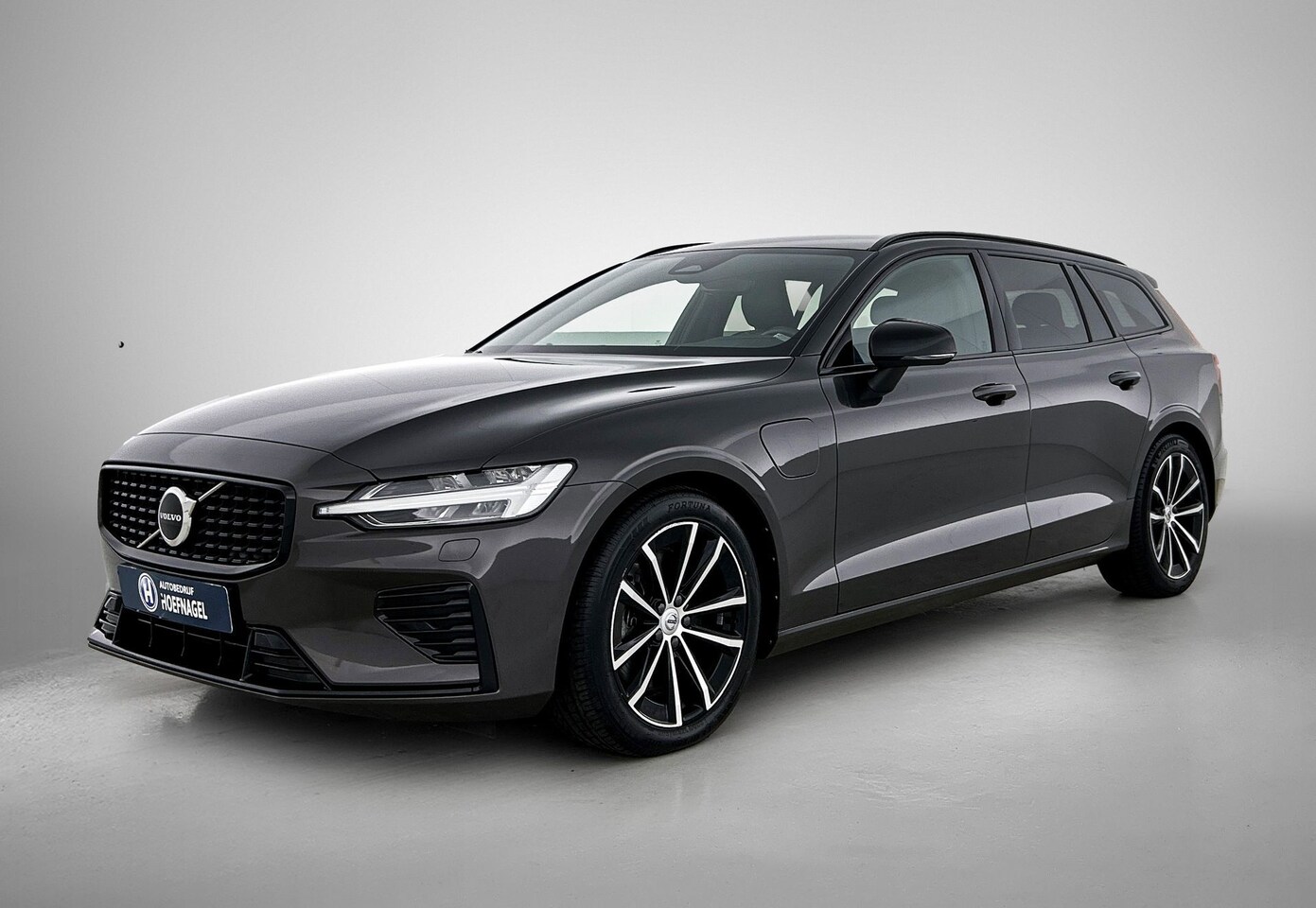 Volvo V60 - 2.0 T6 Plug-in hybrid AWD Plus Dark Automaat | Adaptive Cruise | Stoel/Stuurverwarming | L - AutoWereld.nl