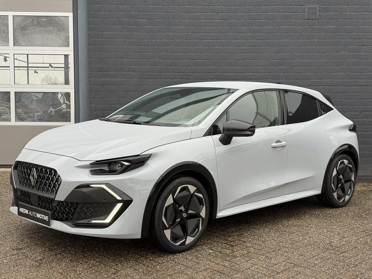 Renault Clio - 1.8 Hybrid 160 techno 18" | 360 Camera | Adaptive Cruise | Navigatie - AutoWereld.nl