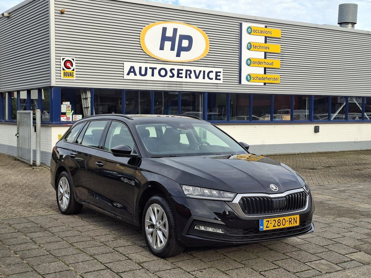 Skoda Octavia Combi - 1.4 TSI iV PHEV Business Edition SOH 98% Adaptive Cruise Trekhaak Wegklapbaar Elek.Achterk - AutoWereld.nl