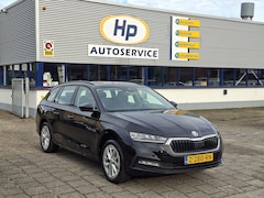 Skoda Octavia Combi - 1.4 TSI iV PHEV Business Edition SOH 98% Adaptive Cruise Trekhaak Wegklapbaar Elek.Achterk