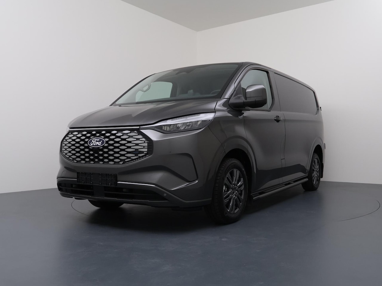 Ford E-Transit Cust. - 320 L1H1 Limited 71 kWh Stoel-Stoel | Trekhaak | 17'' LM "| vloer Zijwand betimmering | Si - AutoWereld.nl