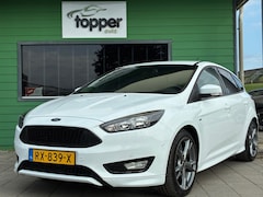 Ford Focus - 1.0 ST-Line|2e Eigenaar|Navigatie|CruiseControl|Climatronic|Trekhaak|NAP|Nieuwe APK|