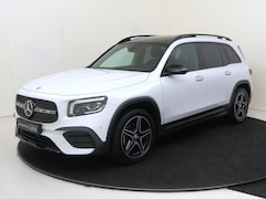Mercedes-Benz GLB - 180 Business Solution AMG Panoramadak / Memory Seats / Parkeercamera / Nightpakket / Sfeer
