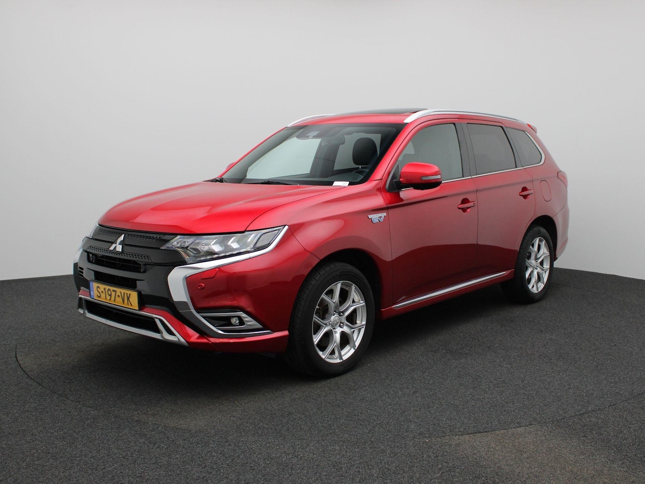 Mitsubishi Outlander - 2.4 PHEV Intense+ | Apple Carplay / Android Auto | Cruise Control | Stoelverwarming | Acht - AutoWereld.nl