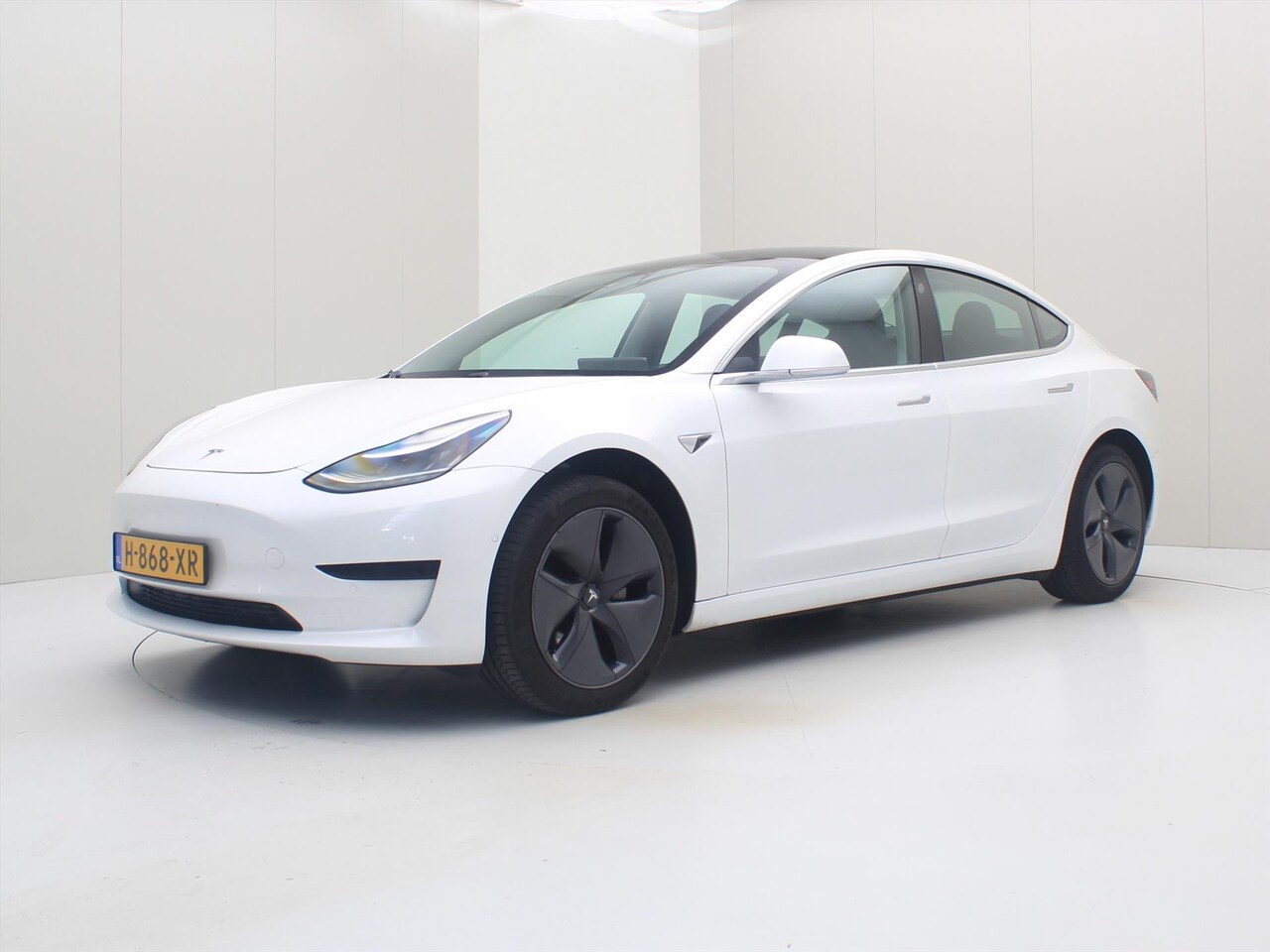 Tesla Model 3 - Standard Plus RWD Standard Range Plus 85,6% SoH [ AUTOPILOT+CAMERA+CLIMAAT+NAVIGATIE+PDC+L - AutoWereld.nl